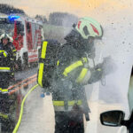 BFV Leoben: Fahrzeugbrand Pkw auf der A9 bei Mautern