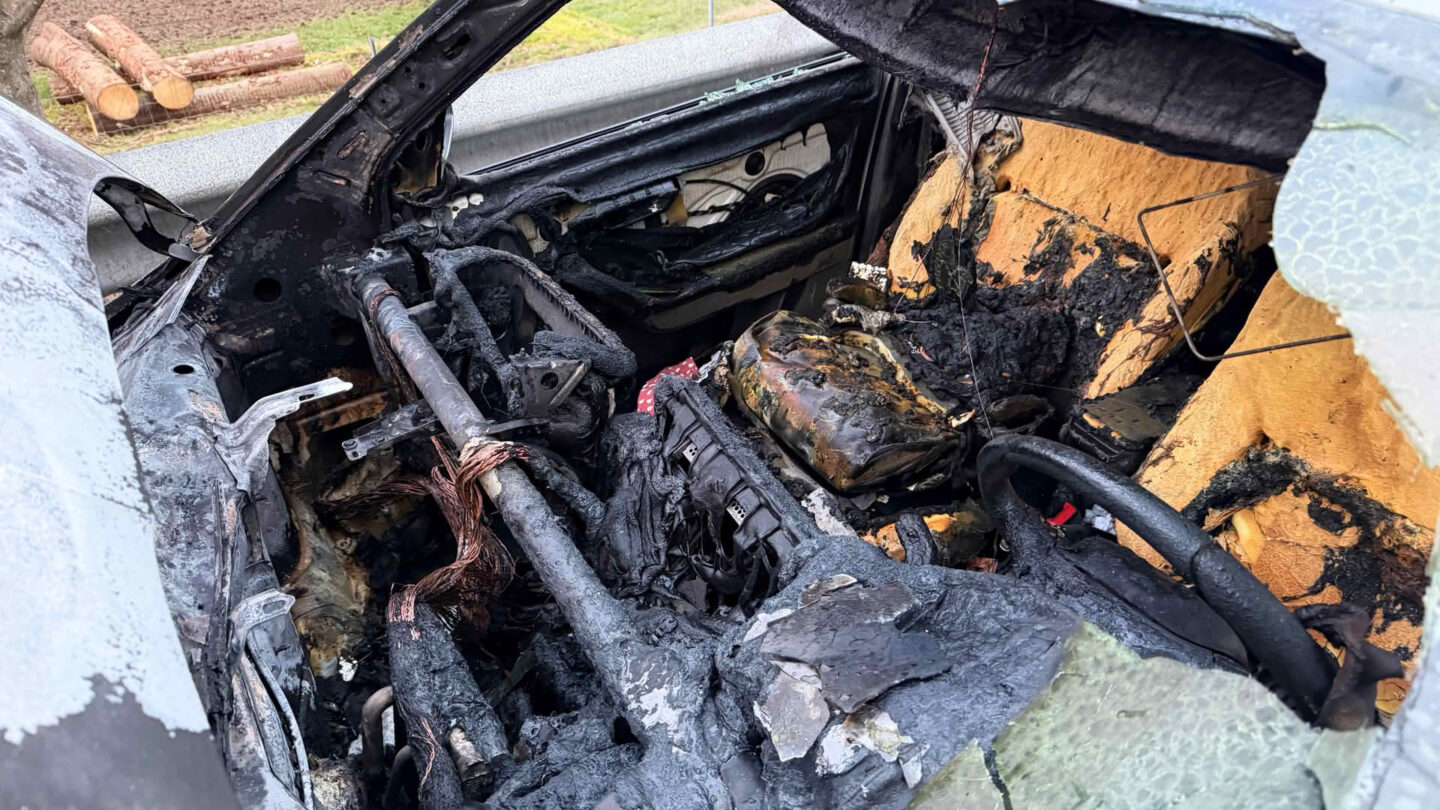Fahrzeugbrand Pkw auf der A9 bei Mautern