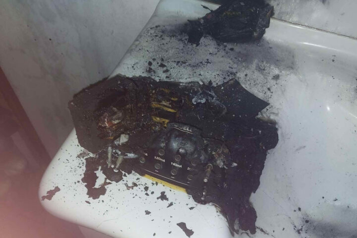 FF Bad Ischl: Akkuladegerät fängt Feuer