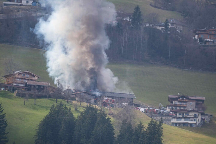 BFV Schwaz: Brand eines Wirtschaftsgebäudes in Kaltenbach