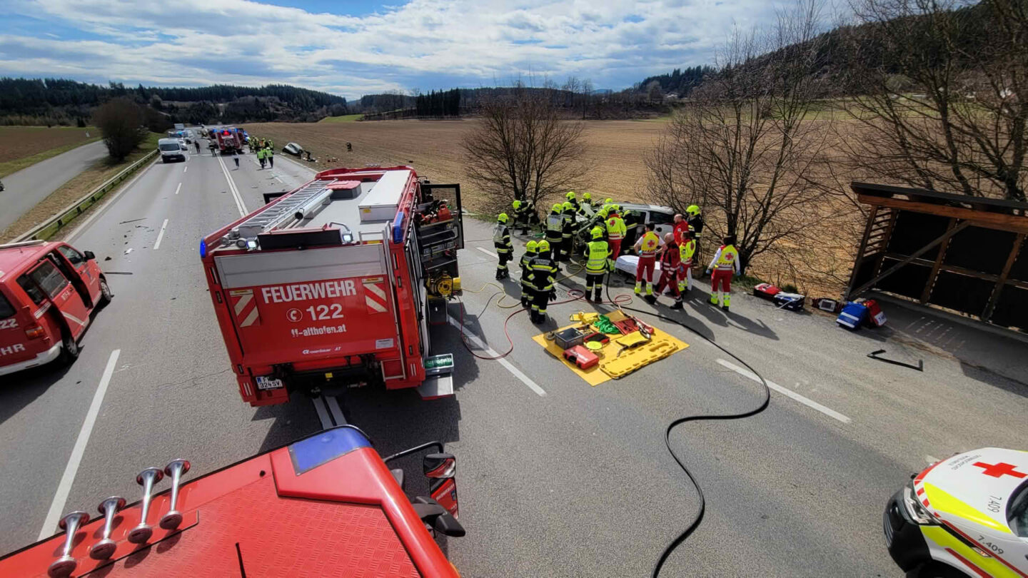 FrontalzusammenstoĆ auf der B317