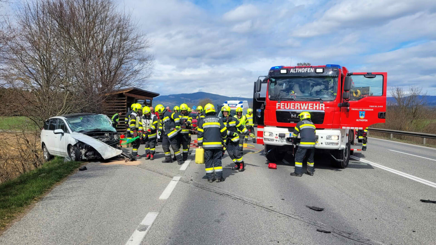 FrontalzusammenstoĆ auf der B317