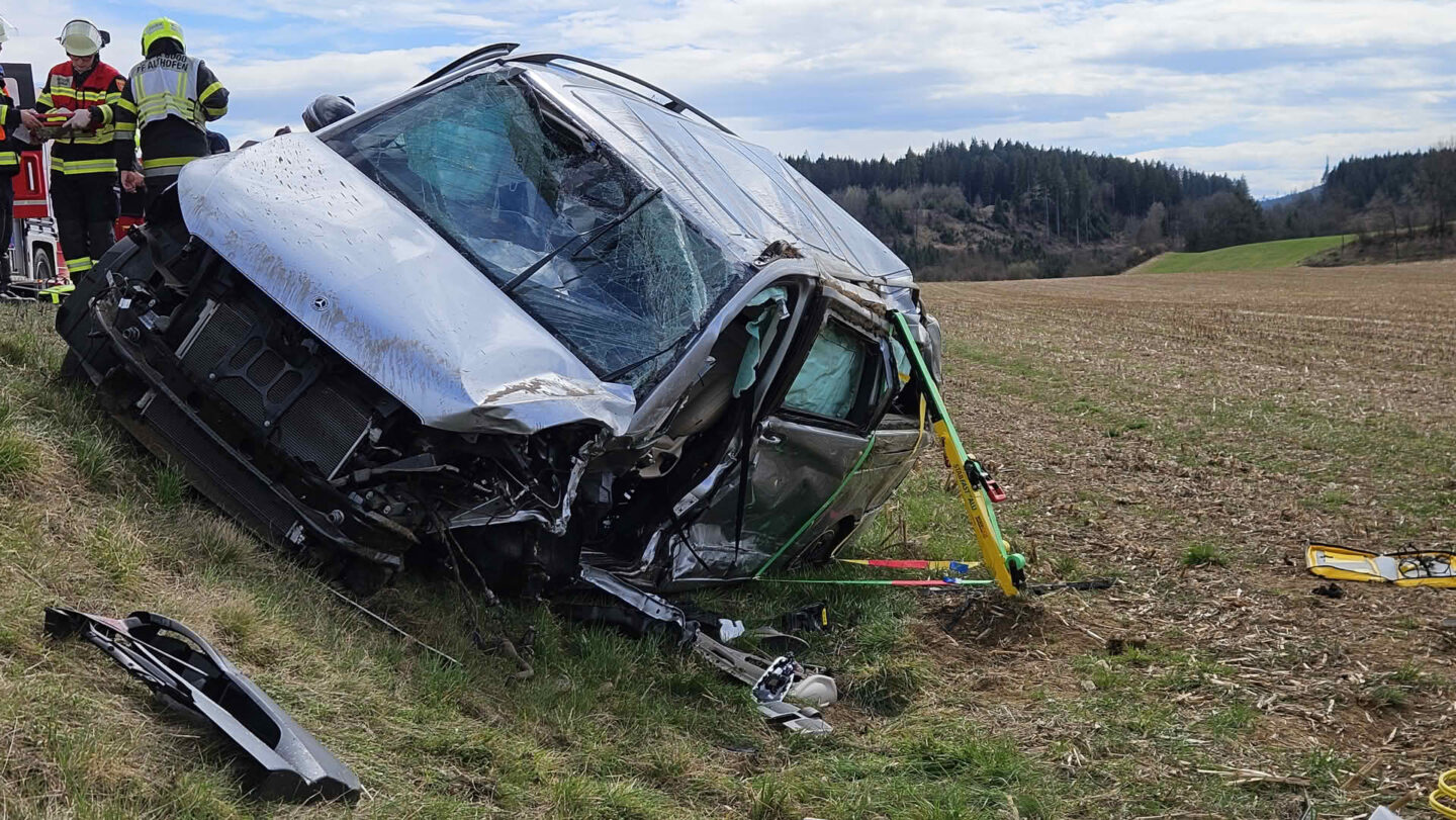 FrontalzusammenstoĆ auf der B317