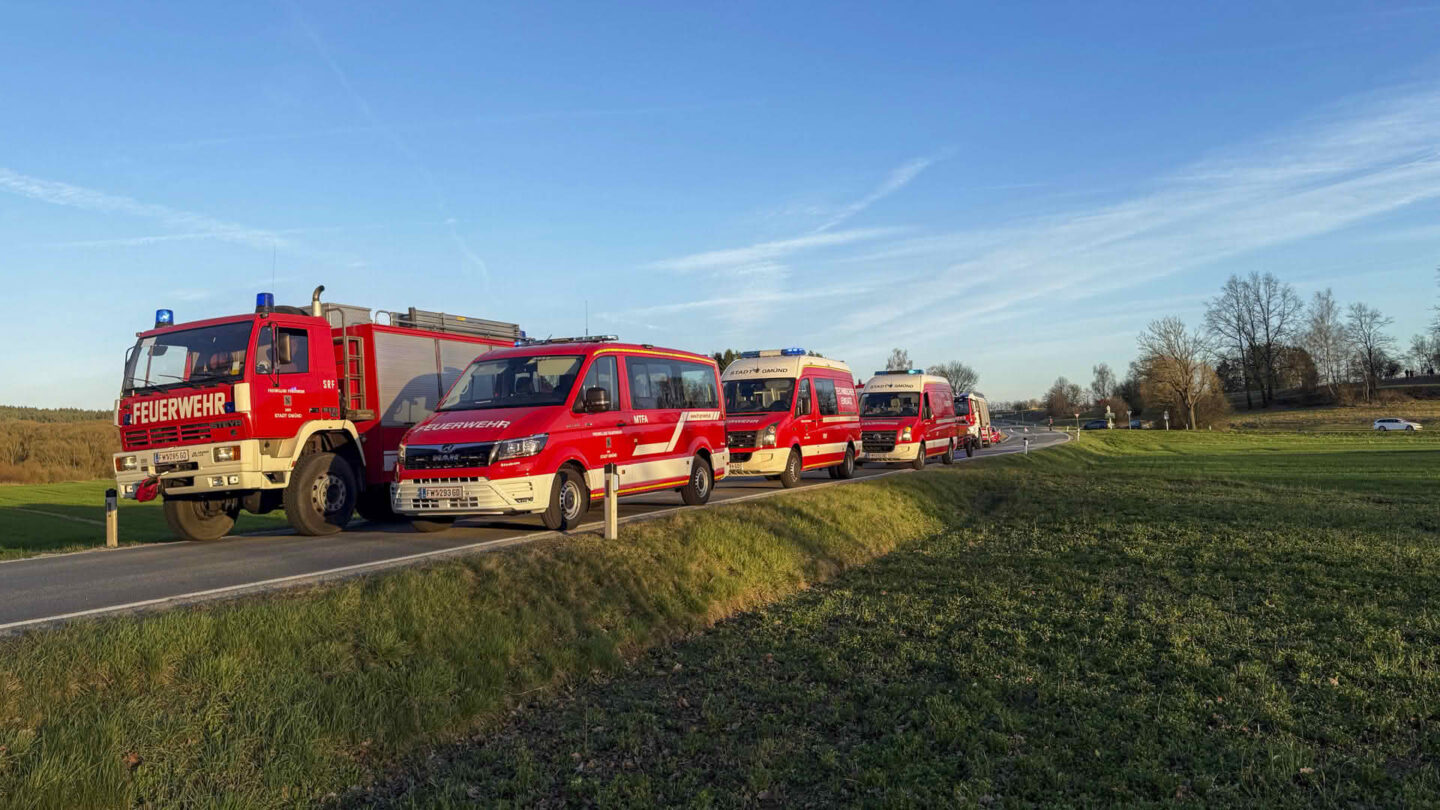 Fahrzeug in Lainsitz gestürzt