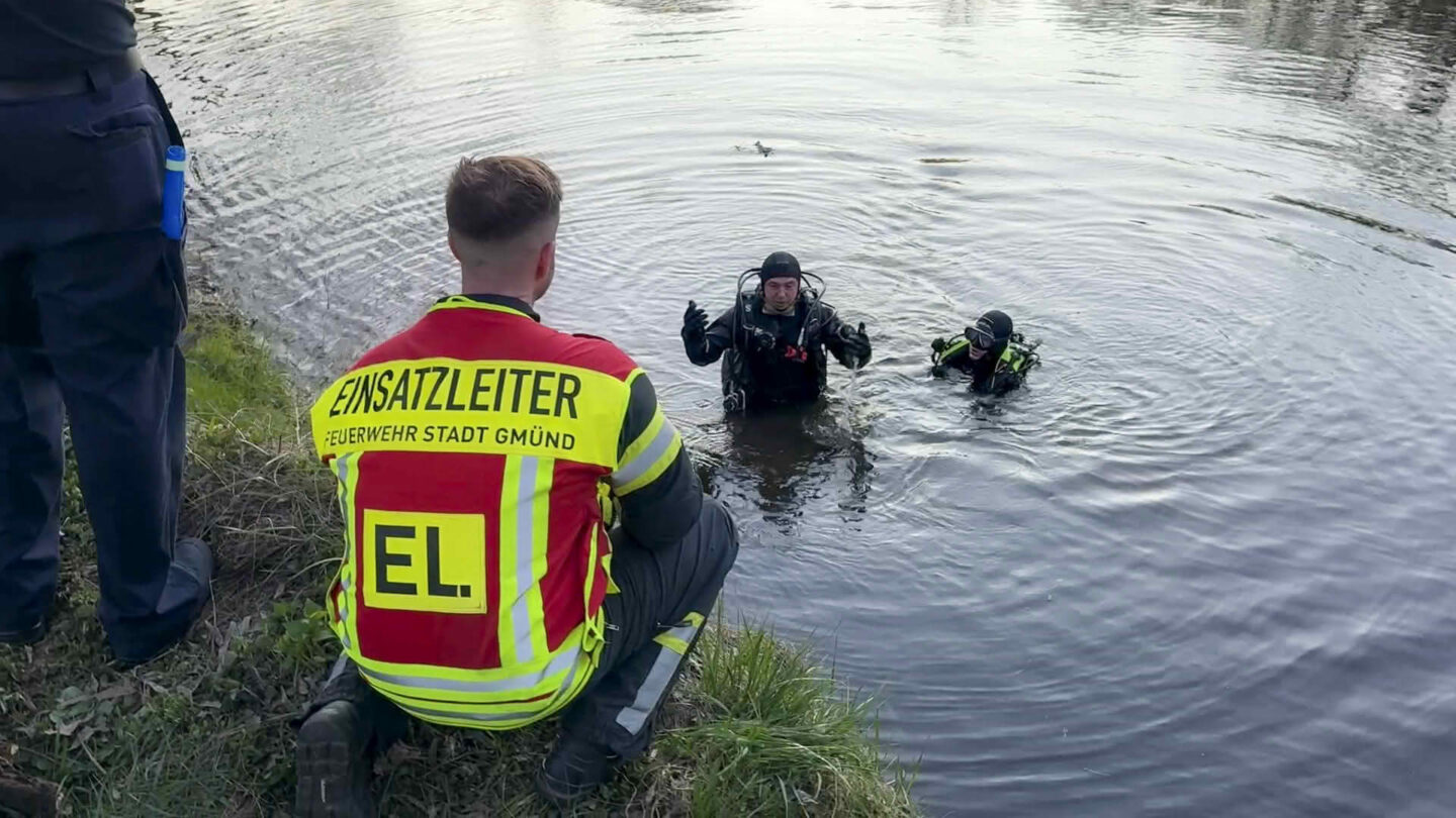 Fahrzeug in Lainsitz gestürzt