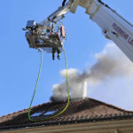 FF Krems: Großeinsatz in Rehberg – Dachstuhlbrand fordert zehn Feuerwehren