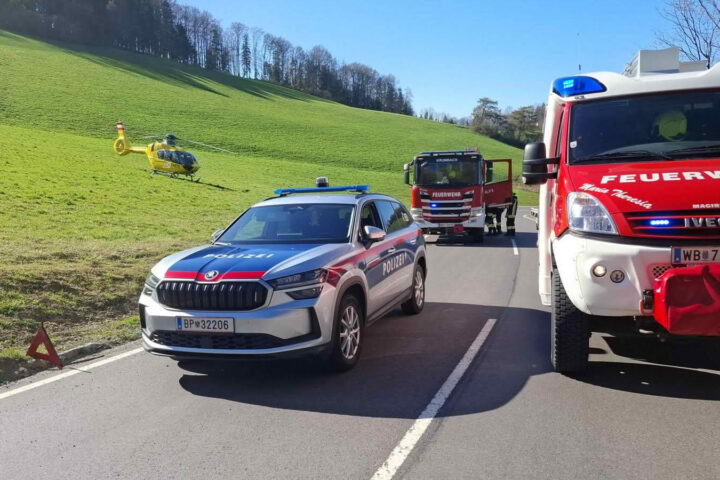 FF Krumbach: Fahrzeugbergung auf der Hochneukirchenstraße