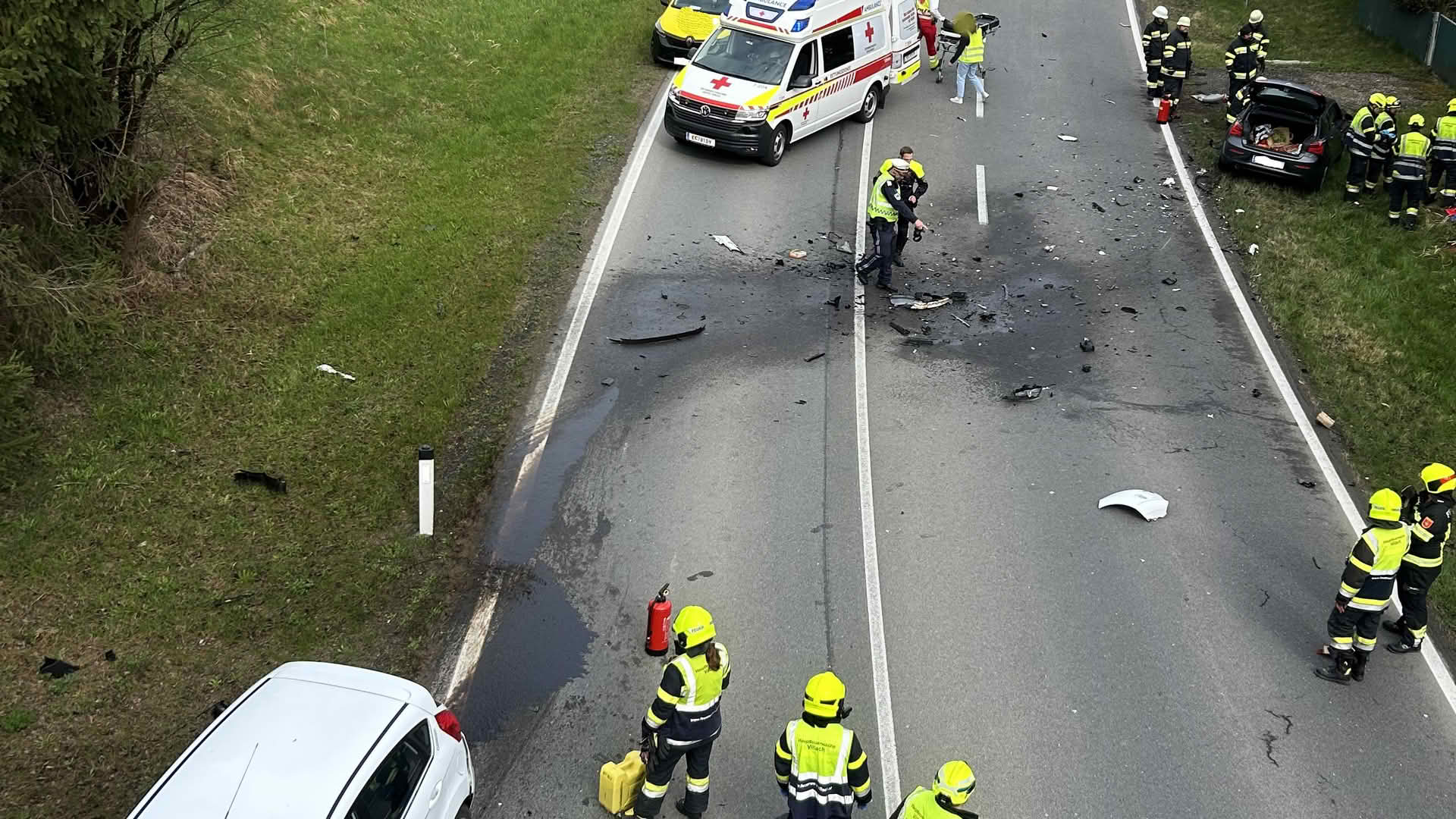 HFW Villach: Schwerer Verkehrsunfall auf der B86 – Zwei Verletzte