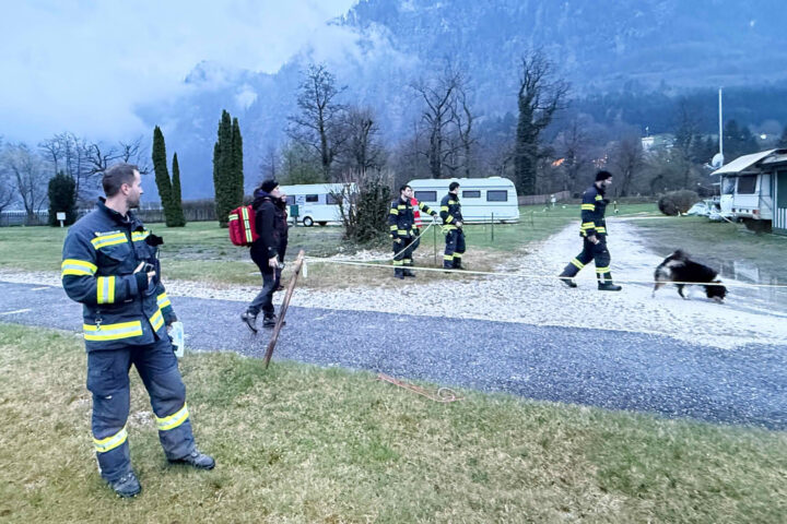 AFK Mondsee: Groß angelegte Personensuche in Unterach als Übung