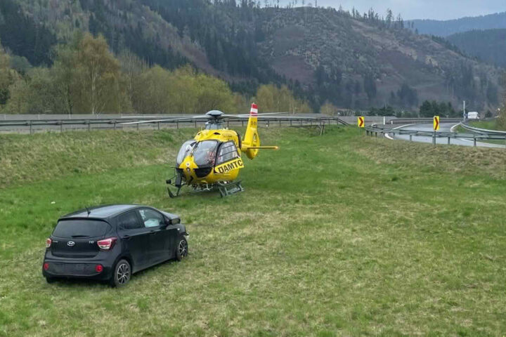 BFV Leoben: Schwerer Verkehrsunfall auf der S36 Abfahrt St. Stefan