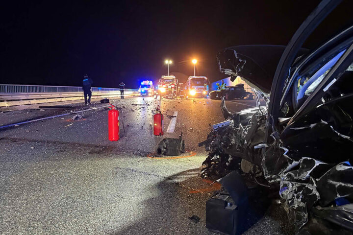 AFKDO Schwechat-Land: Schwerer Verkehrsunfall auf der B15