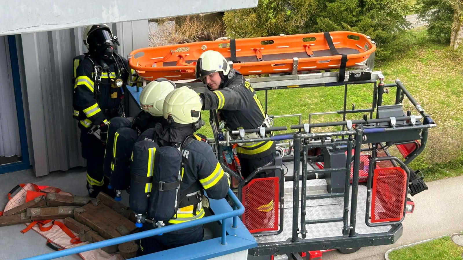 FF Bad Ischl: Großangelegte Atemschutzübung im Studentenwerk