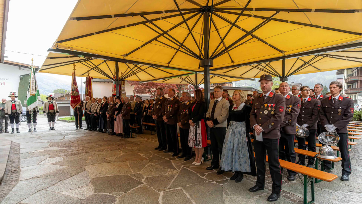 Florianifeier und Segnung der neuen Drehleiter in Stumm