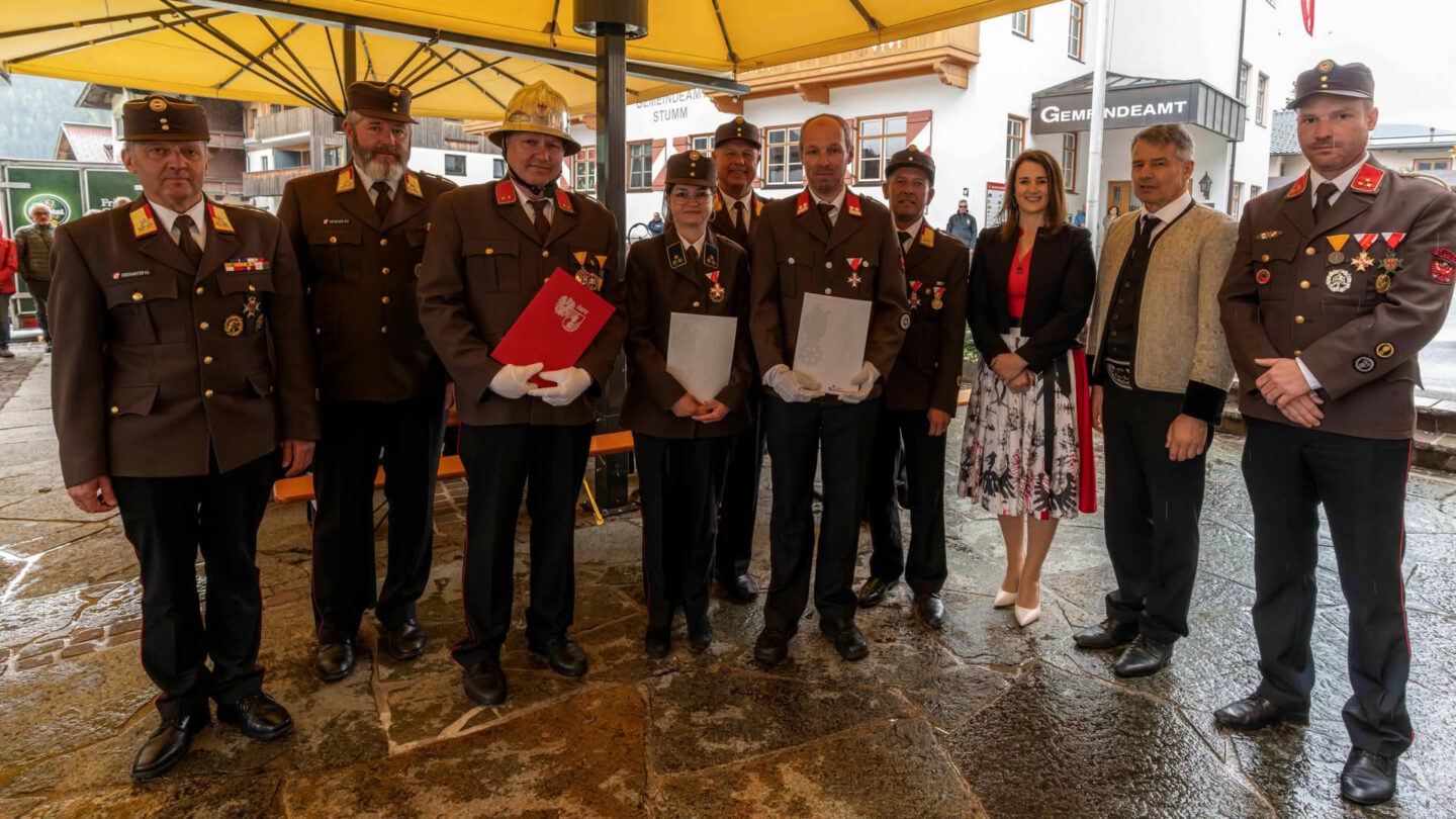 Florianifeier und Segnung der neuen Drehleiter in Stumm