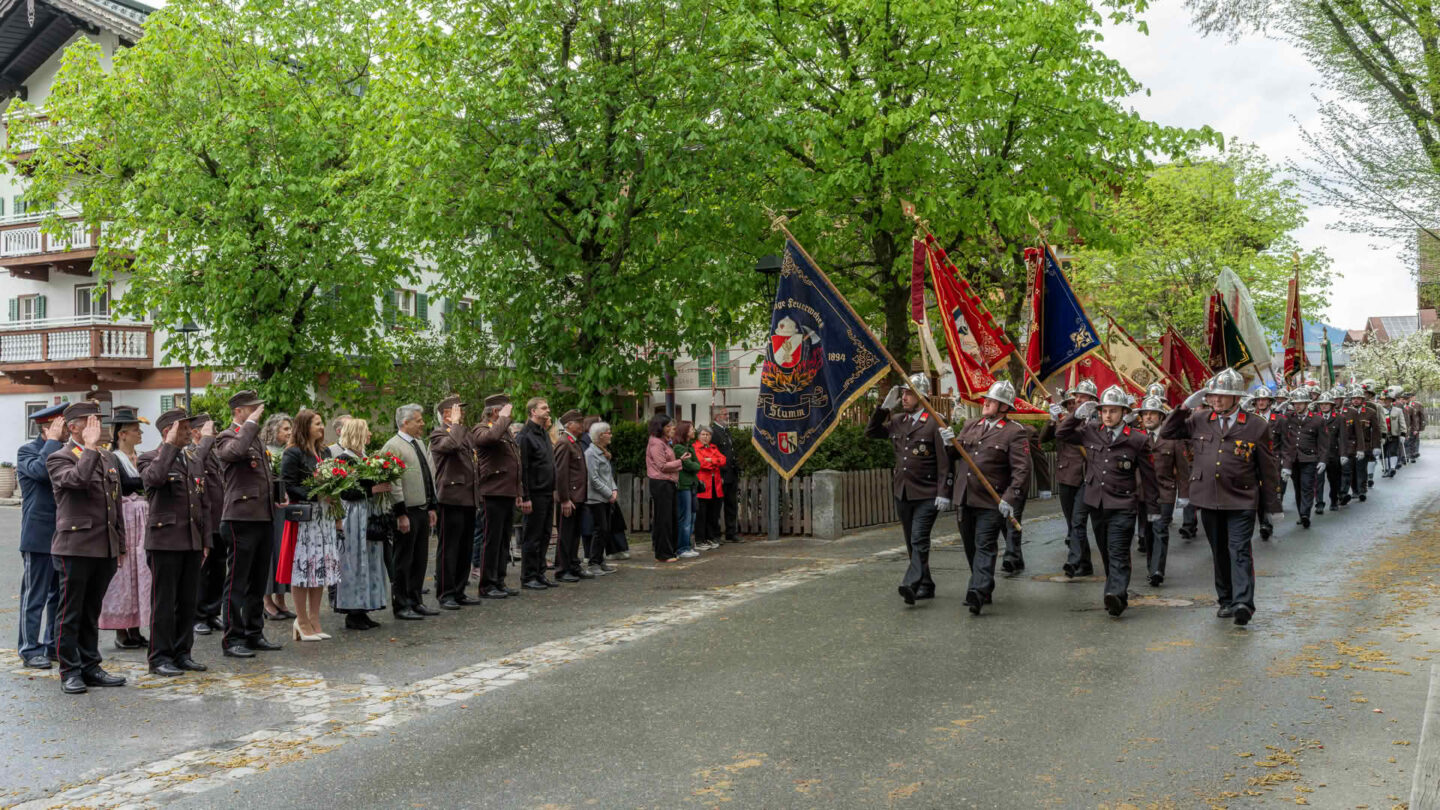Florianifeier und Segnung der neuen Drehleiter in Stumm