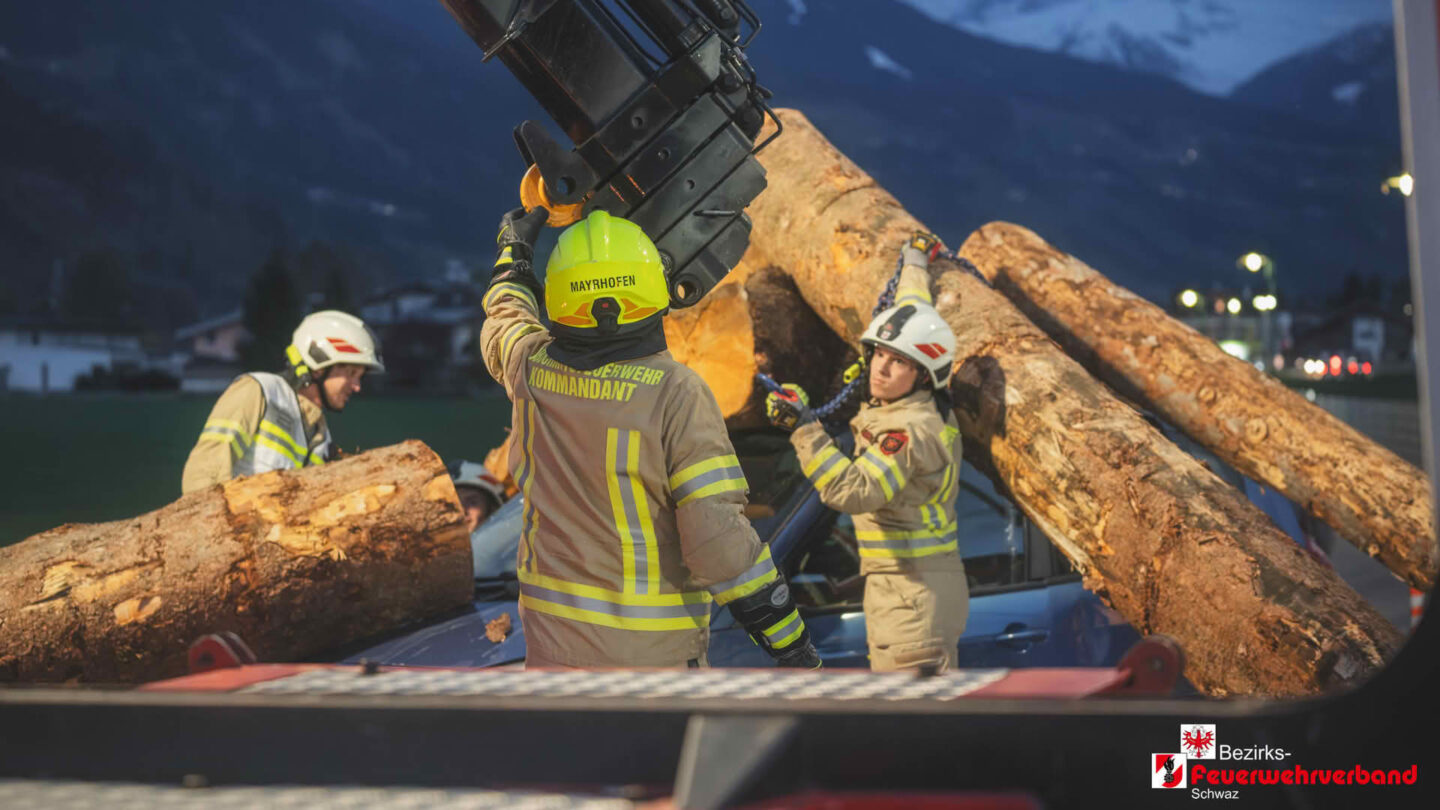 Großübung des Abschnitts Fügen in Ried