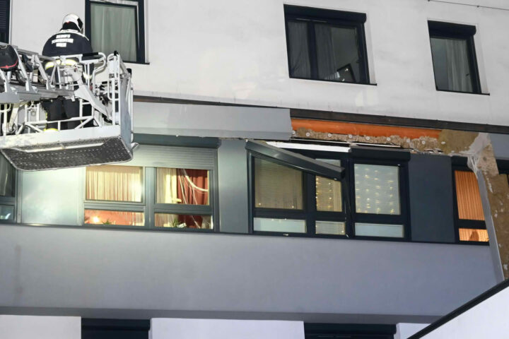 BF Wien: Verpuffung führt zu Wohnungsbrand