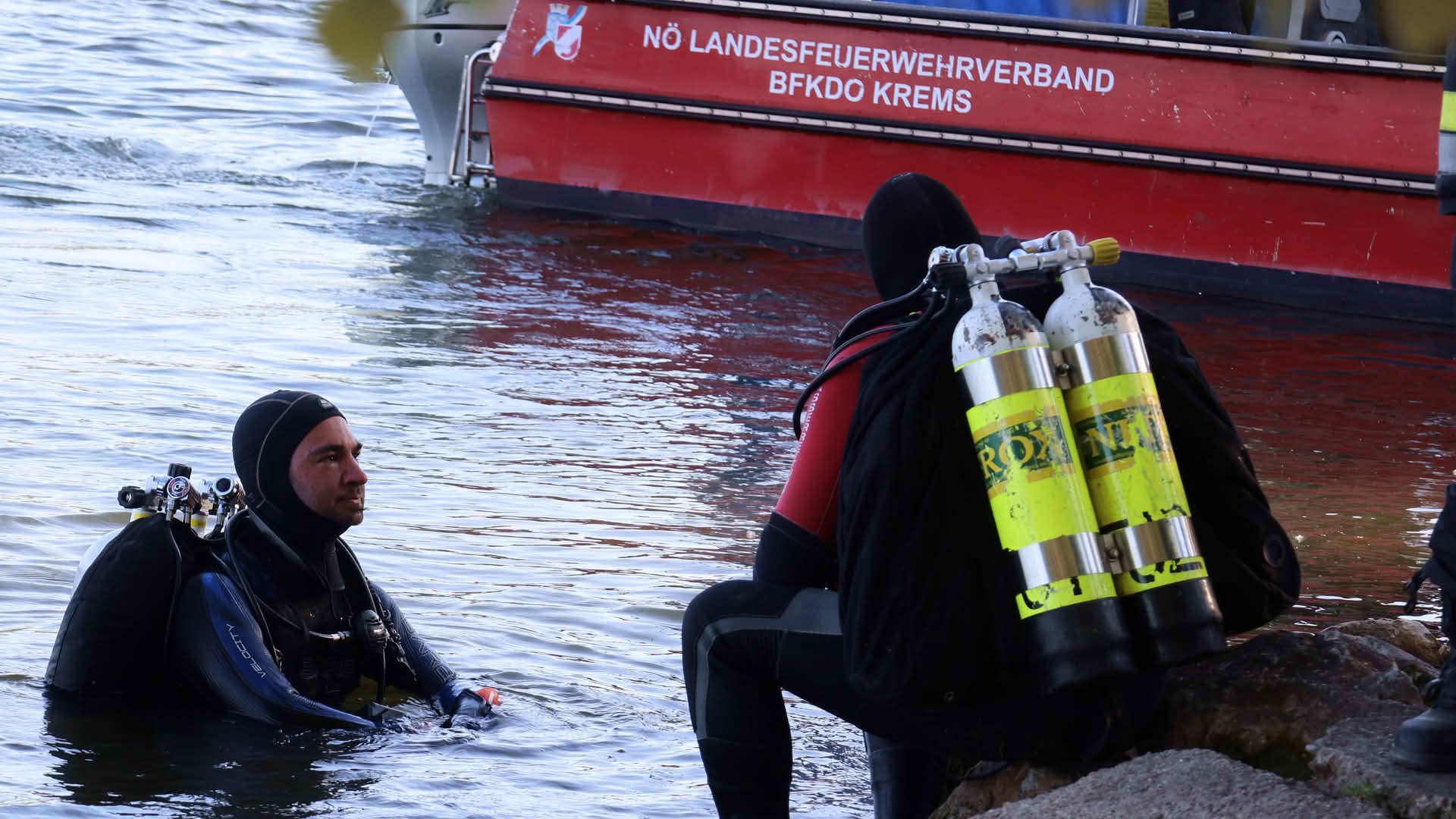 FF Krems: Auto in Donau, Lenker konnte nur noch tot geborgen werden