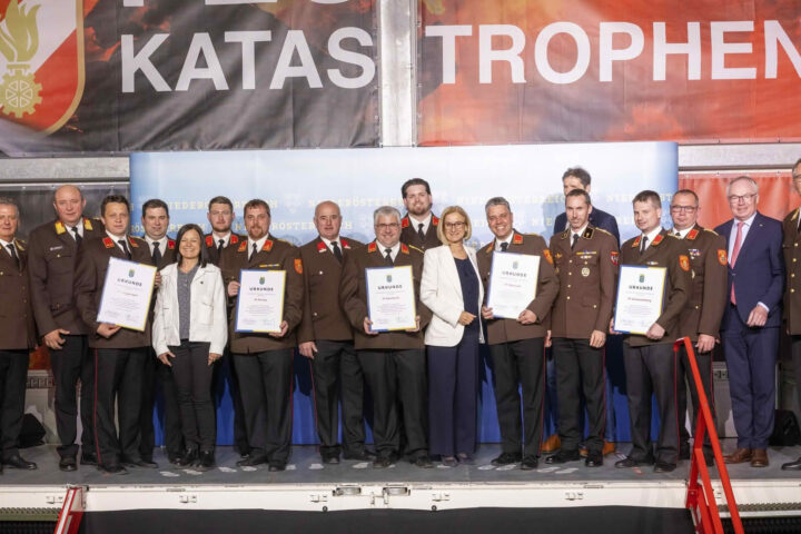 BFKDO Wiener Neustadt: Fünf Feuerwehren wurden bei der Gründungsjubiläumsfeier in Tulln geehrt