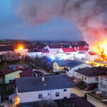 BFK Waidhofen/Thaya: Großbrand im Ortszentrum von Thaya