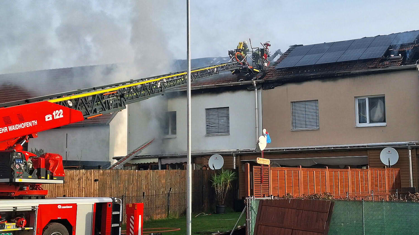 Großbrand im Ortszentrum von Thaya