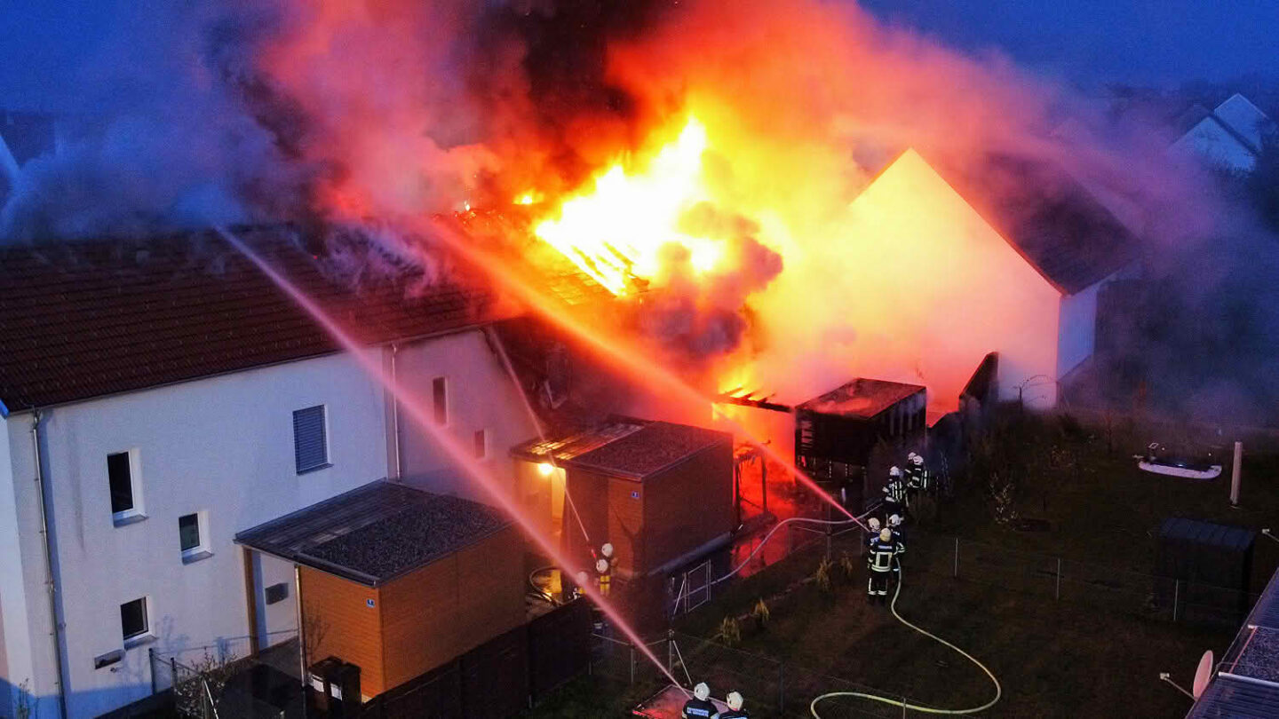Großbrand im Ortszentrum von Thaya