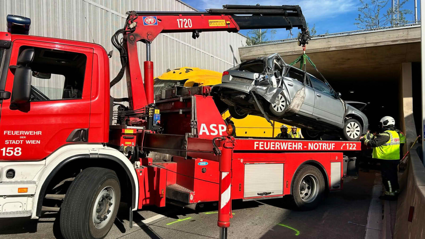 Verkehrsunfall mit Reisebus