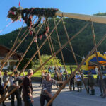 FW Perneck: Pernecker widmen Maibaum drei Jubilaren