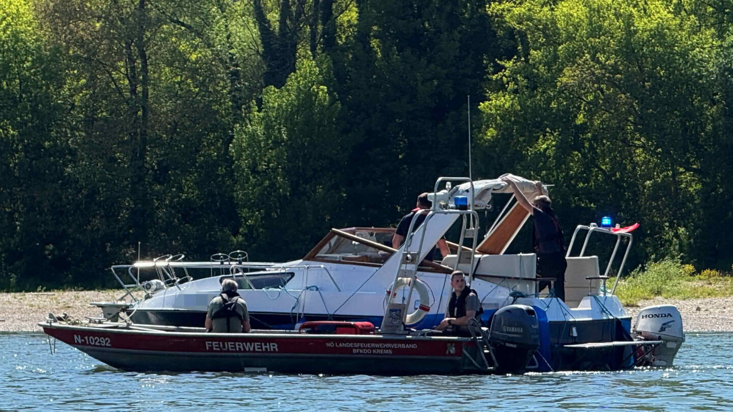 Motorboot vor dem Sinken gerettet