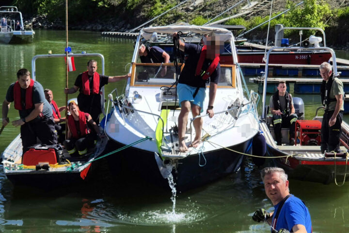 BFK Krems: Motorboot vor dem Sinken gerettet