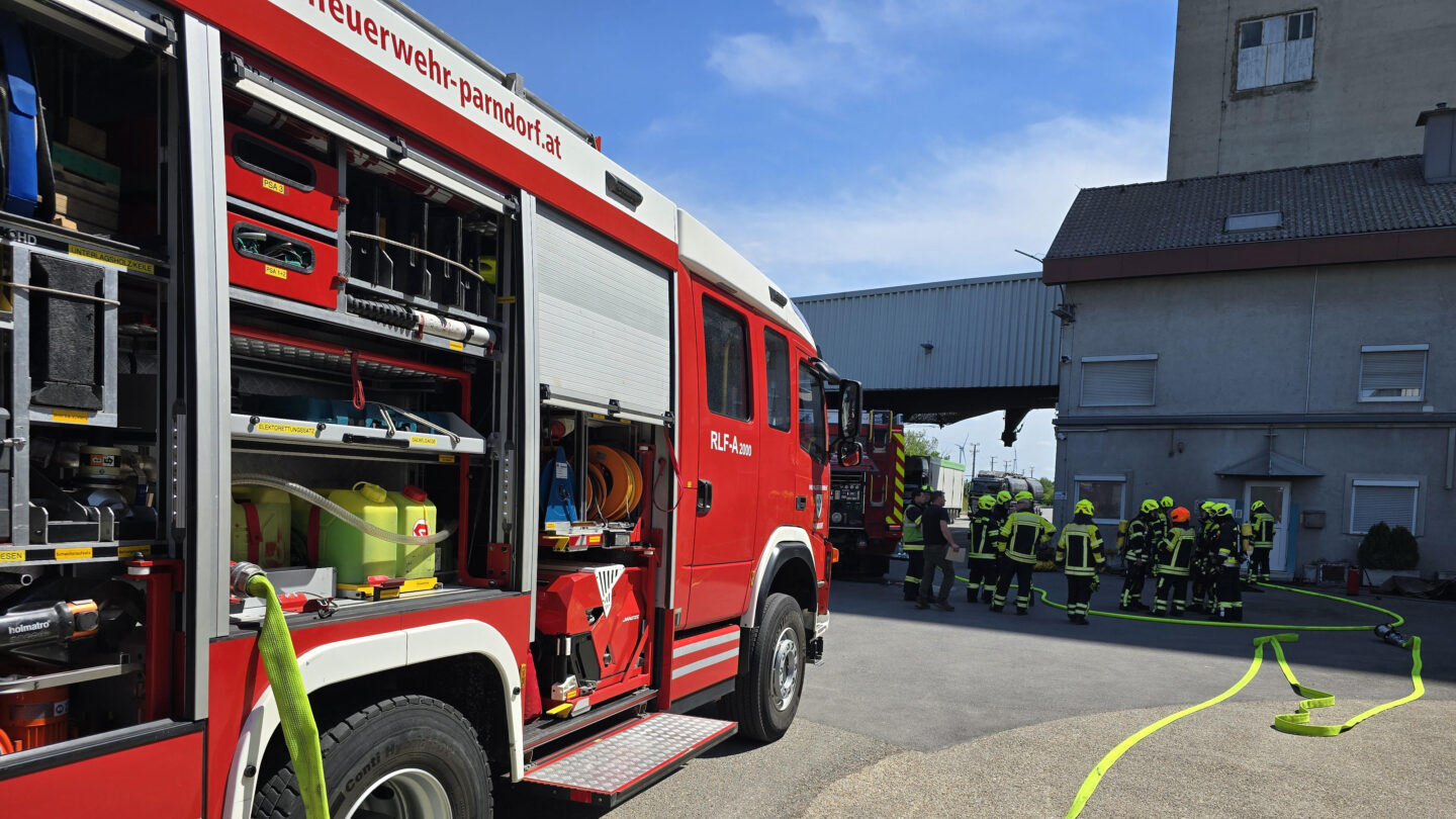 B2 Silobrand in Parndorf fordert fünf Wehren