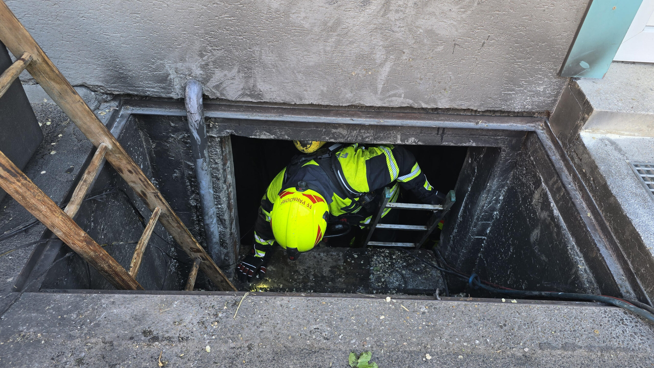 FF Parndorf: B2 Silobrand in Parndorf fordert fünf Wehren