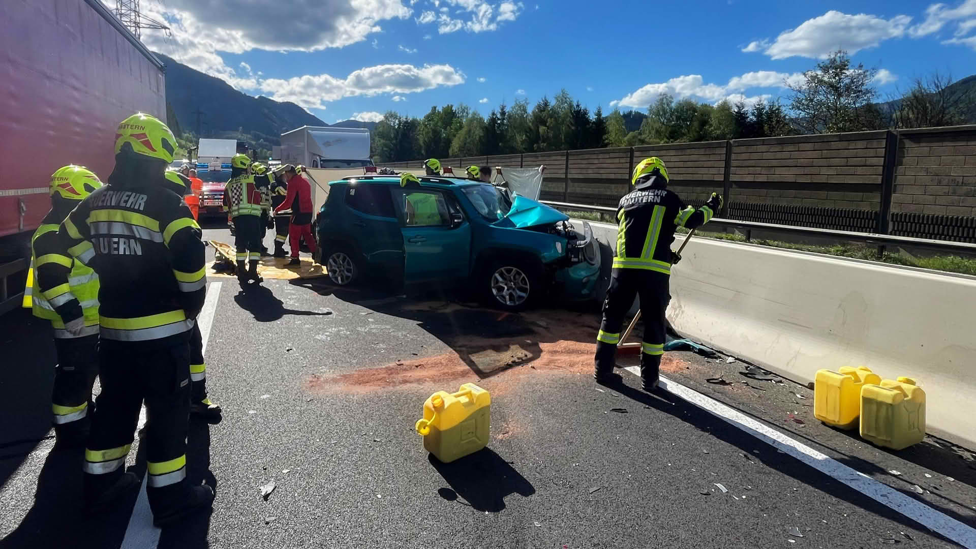 BFV Leoben: T10 â Verkehrsunfall mit eingeklemmter Person A9 Fahrtrichtung Graz bei Mautern