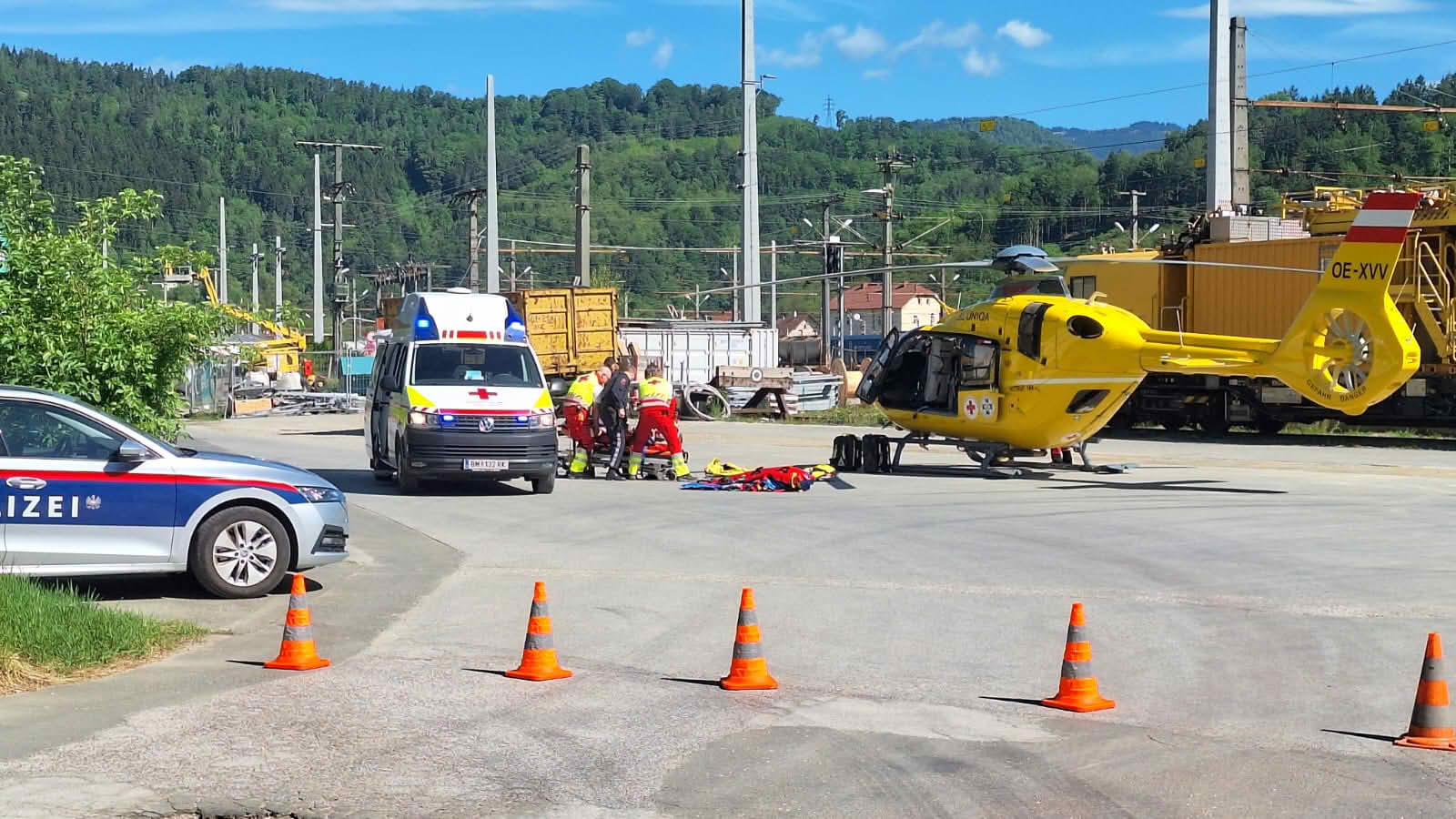 FF Kapfenberg-Diemlach: 2 Personen in Grabenschacht verschüttet