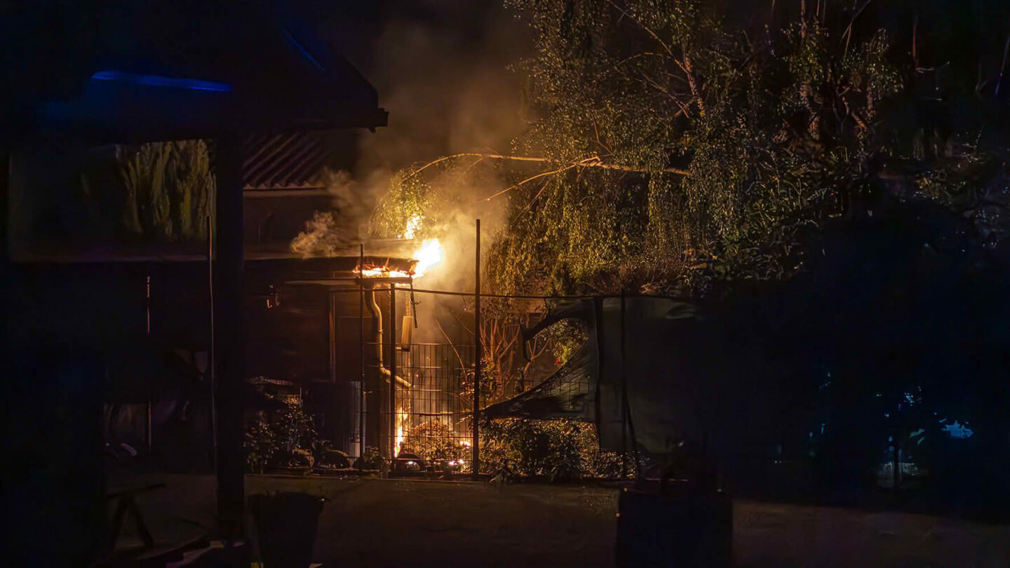 Vollbrand einer Gartenhütte verhindert