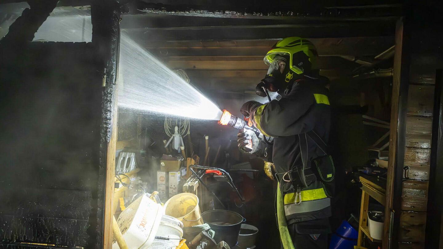 Vollbrand einer Gartenhütte verhindert