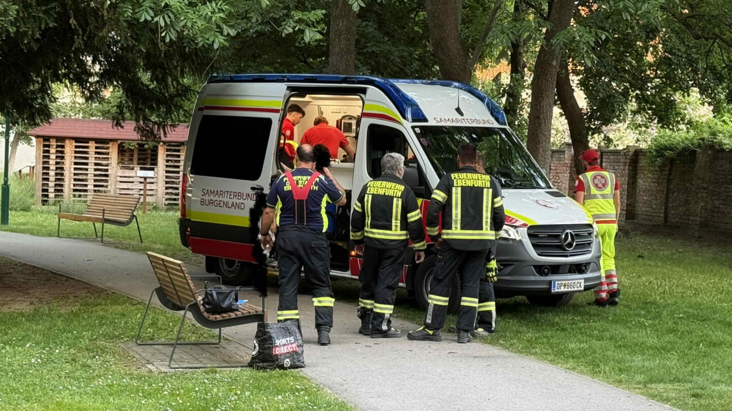 Kind nach Sturz in Fahrradrahmen eingeklemmt