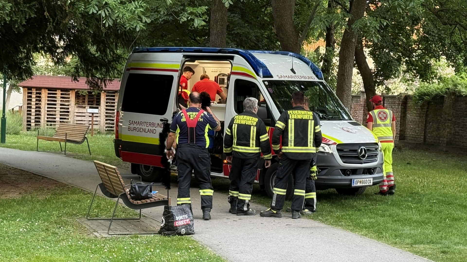 FF Ebenfurth: Kind nach Sturz in Fahrradrahmen eingeklemmt