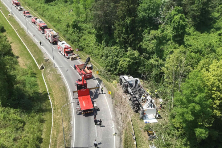 HFW Villach: Gefahrgutunfall mit LKW forderte stundenlangen Großeinsatz
