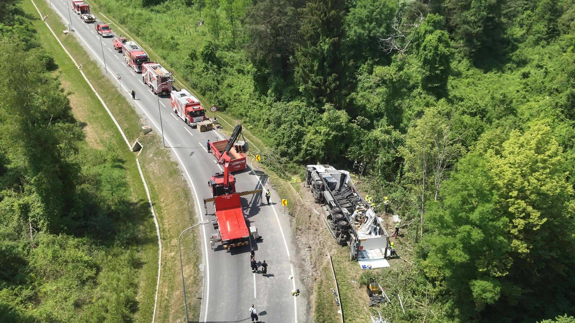HFW Villach: Gefahrgutunfall mit LKW forderte stundenlangen Großeinsatz