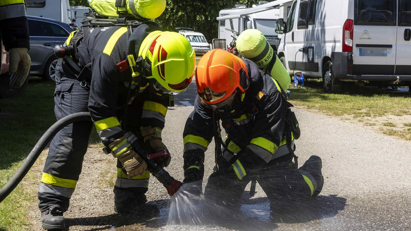 Drei Verletzte bei Wohnmobilbrand