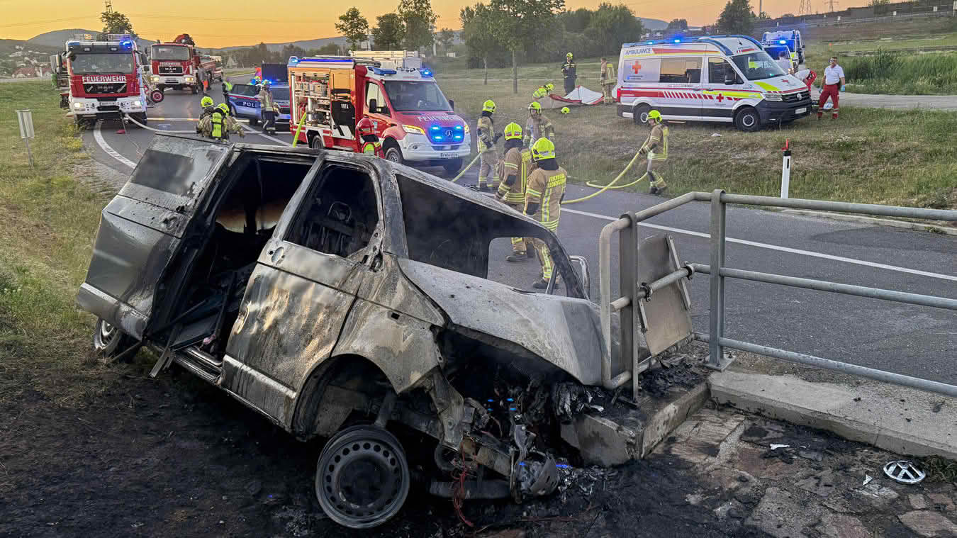 Ersthelfer befreien verletzten Lenker
