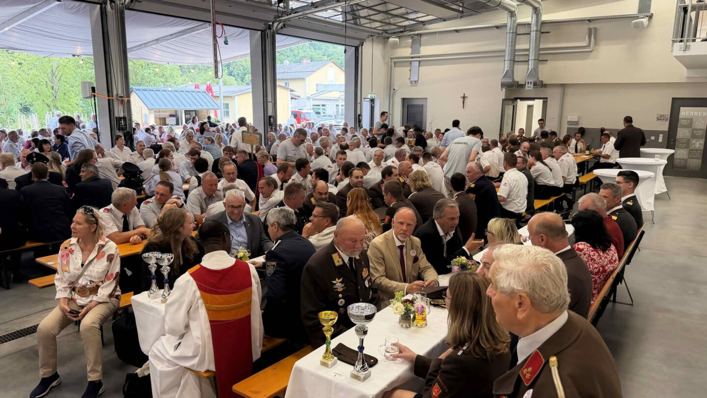FF Neuhaus am Klausenbach feiert Eröffnung und Segnung des neuen Feuerwehrhauses