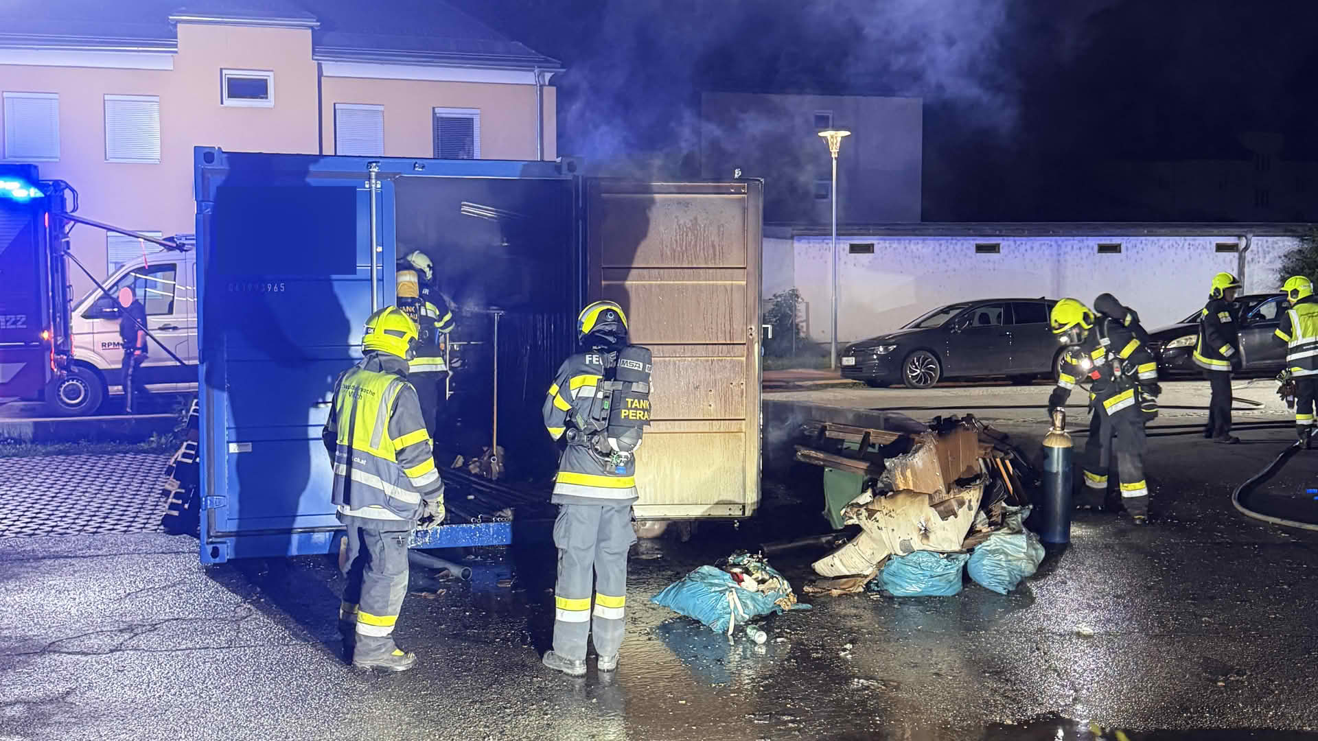 HFW Villach: Brand einer Müllinsel mit angrenzendem Baustellencontainer