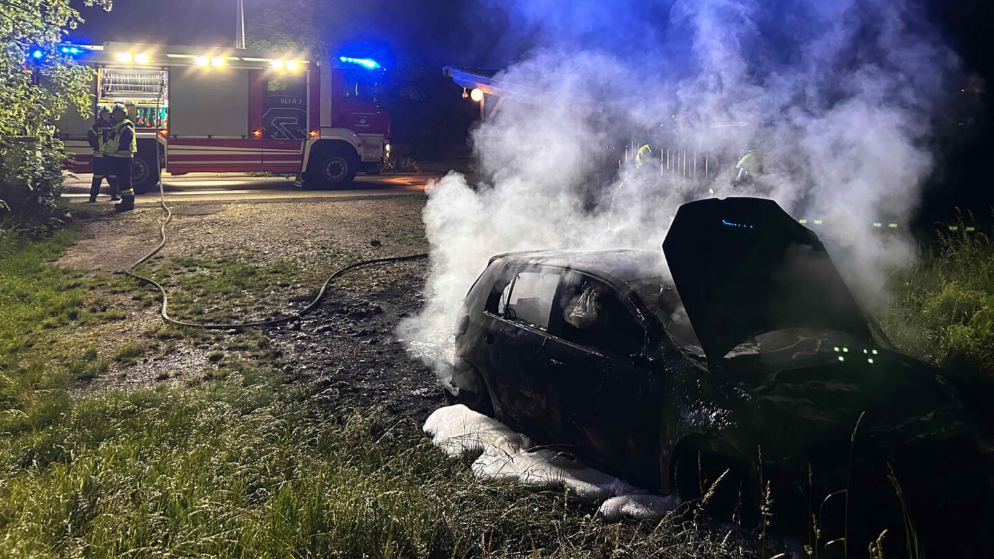 Fahrzeugbrand bei Wohnhausanlage