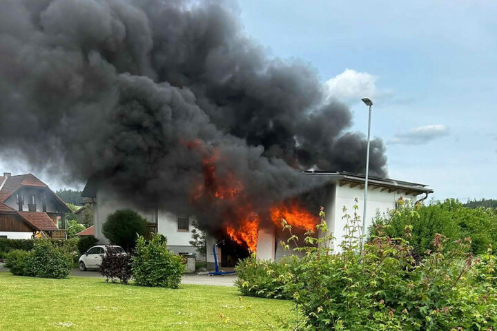 BFK Waidhofen/Thaya: Garage in Merkengersch ausgebrannt