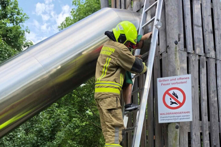 FF Felixdorf: Kind von Spielturm gerettet