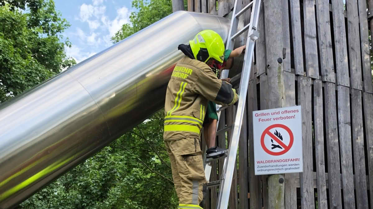 FF Felixdorf: Kind von Spielturm gerettet