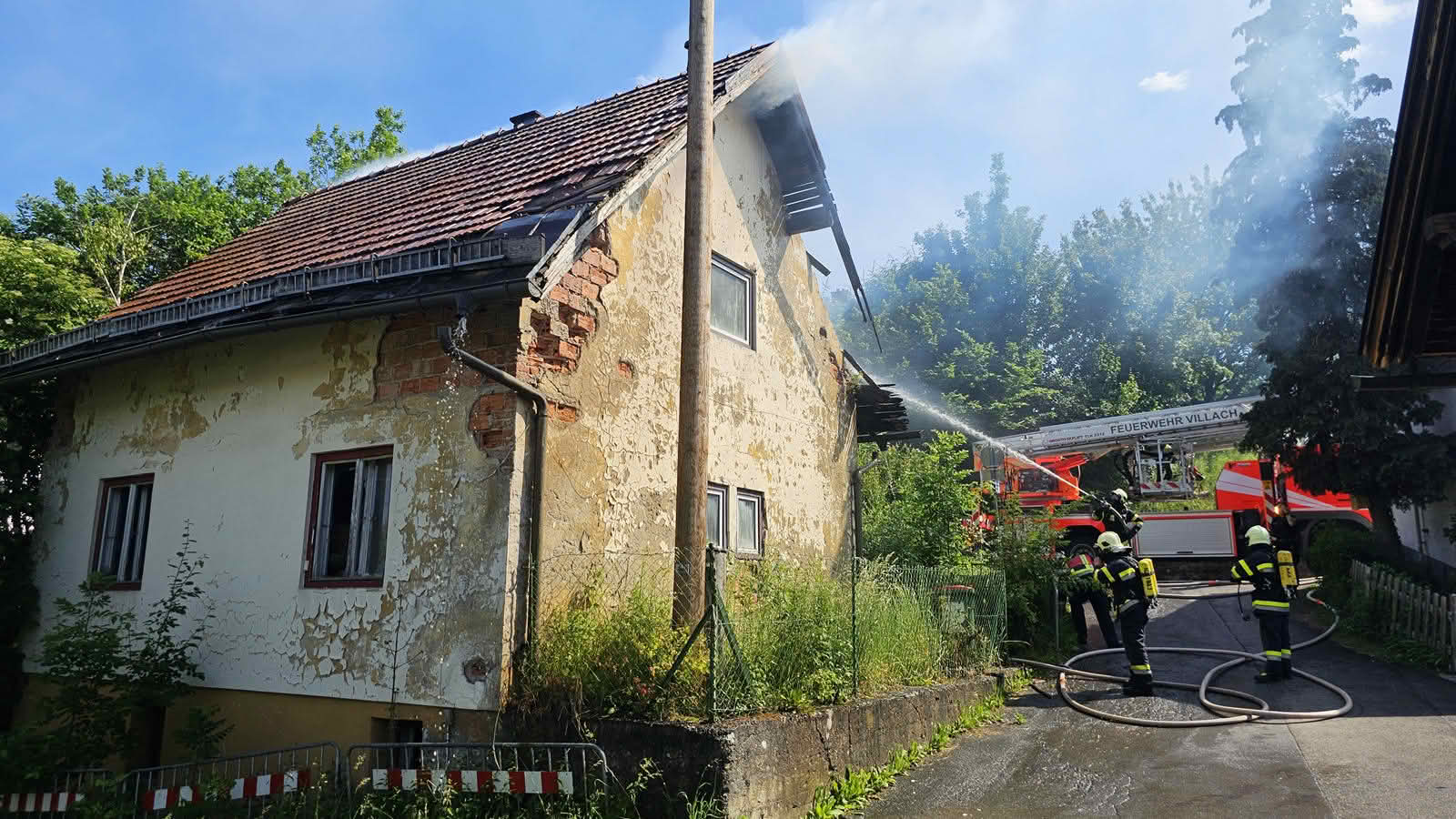 HFW Villach: Dachstuhlbrand in Villach-Fellach