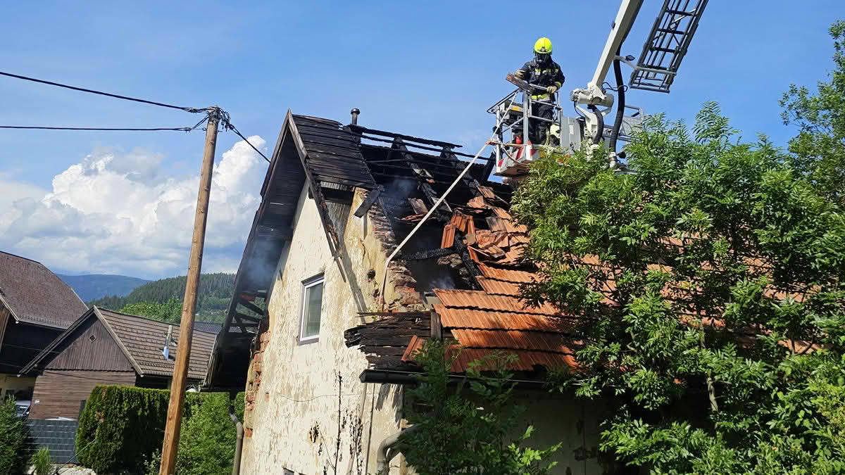 Dachstuhlbrand in Villach-Fellach